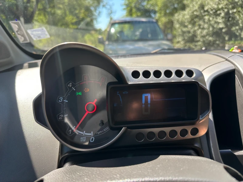 Chevrolet Aveo, снимка 10 - Автомобили и джипове - 52828146