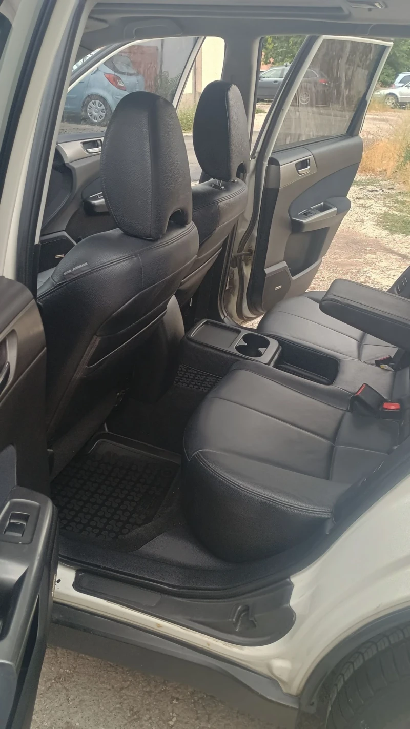 Subaru Forester, снимка 5 - Автомобили и джипове - 52410648