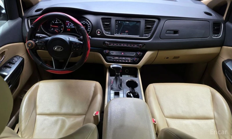 Kia Carnival, снимка 7 - Автомобили и джипове - 53185916