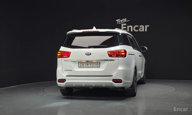 Kia Carnival, снимка 4 - Автомобили и джипове - 53185916