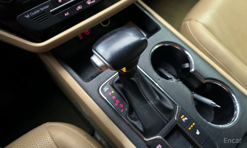 Kia Carnival, снимка 9 - Автомобили и джипове - 53185916