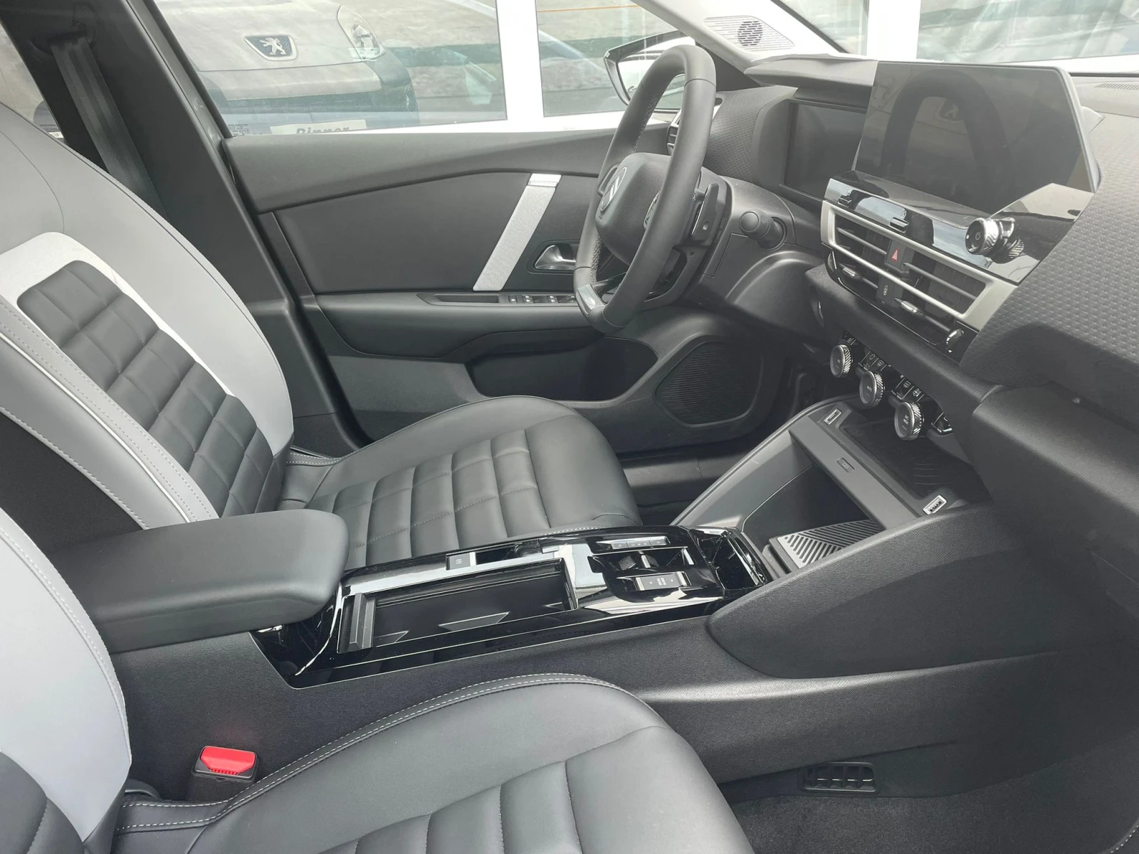 Citroen C4 1.2i Hybrid  - изображение 9