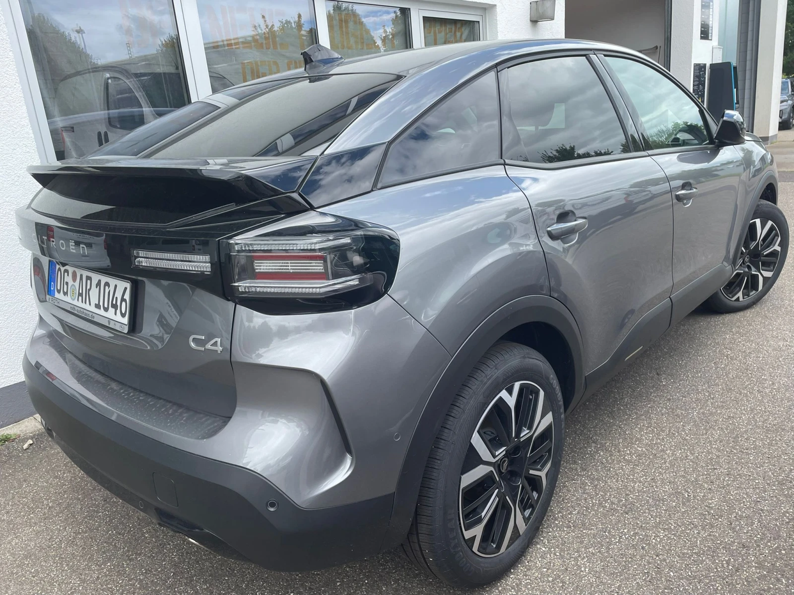 Citroen C4 1.2i Hybrid  - изображение 6