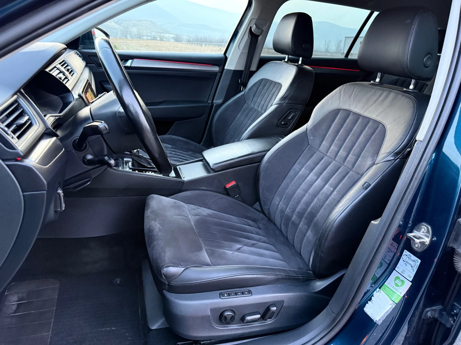 Skoda Superb 2.0 TDI / SPORTLINE / DISTRONIC / KEYLESS / LED - изображение 9