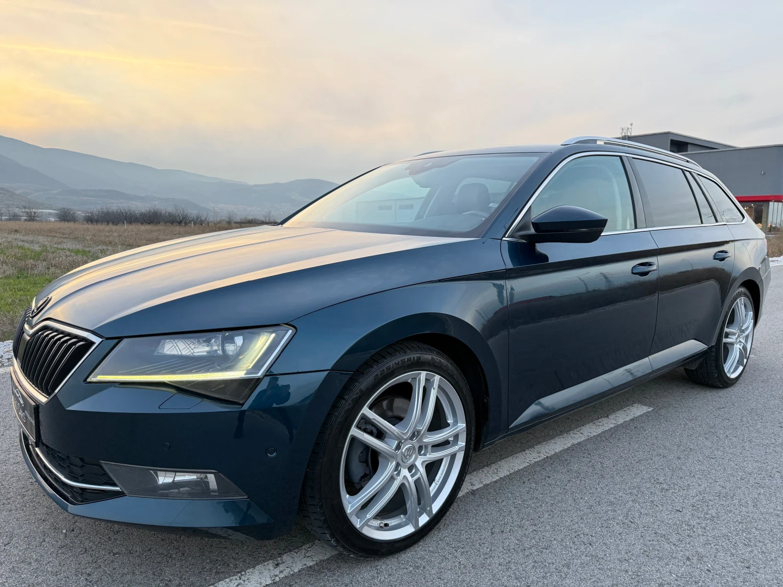 Skoda Superb 2.0 TDI / SPORTLINE / DISTRONIC / KEYLESS / LED - изображение 3