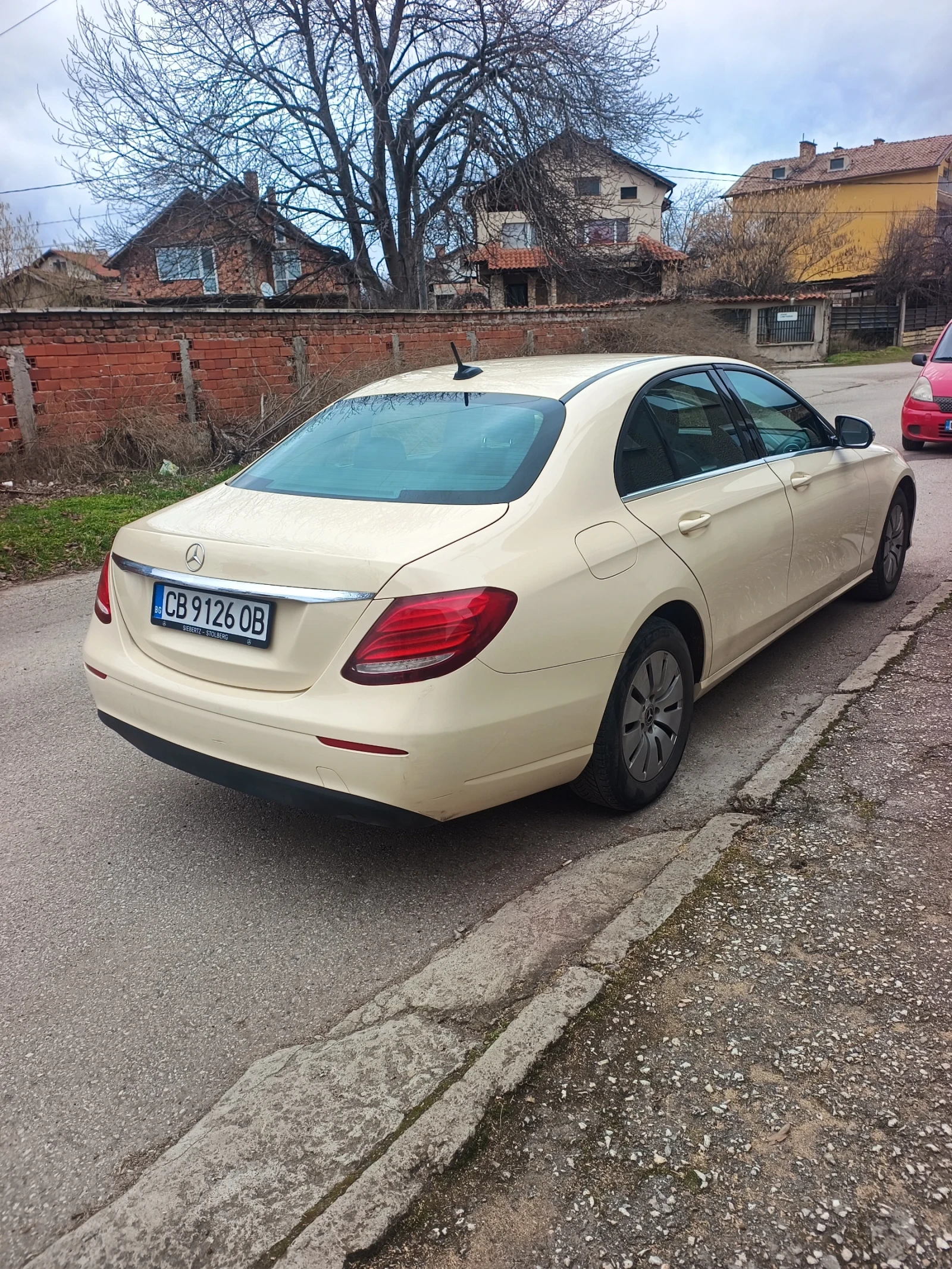 Mercedes-Benz E 200, снимка 3 - Автомобили и джипове - 53333732