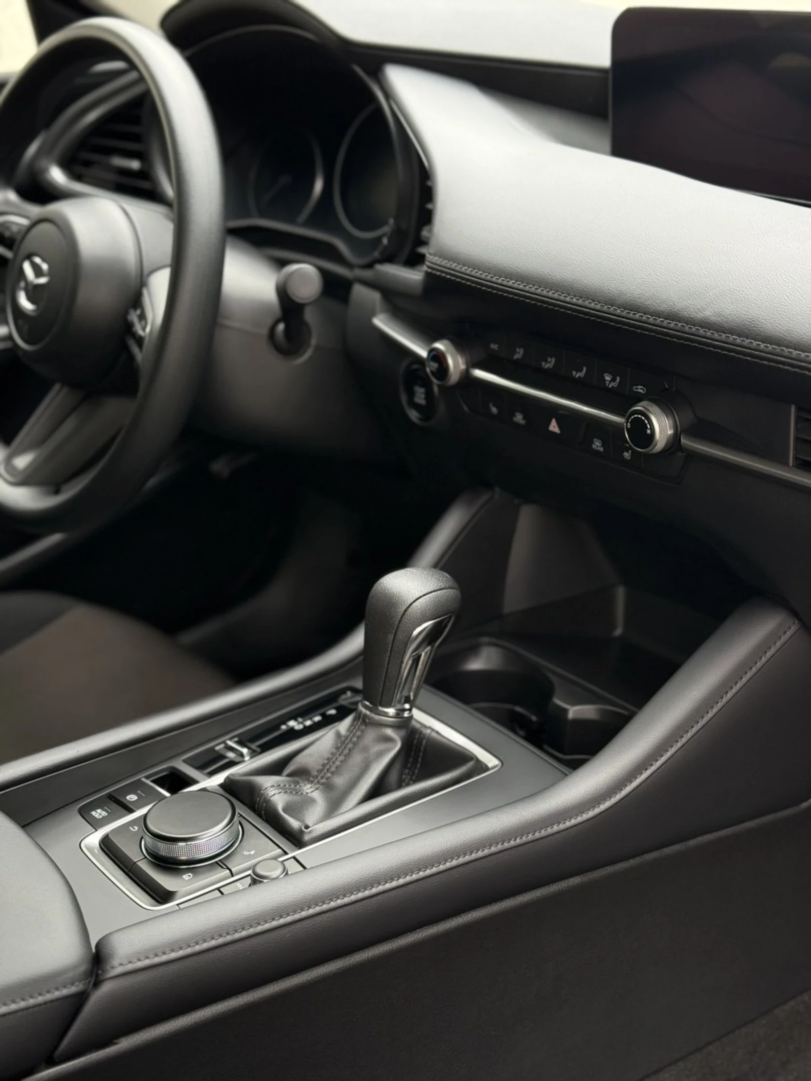 Mazda 3, снимка 14 - Автомобили и джипове - 53919040