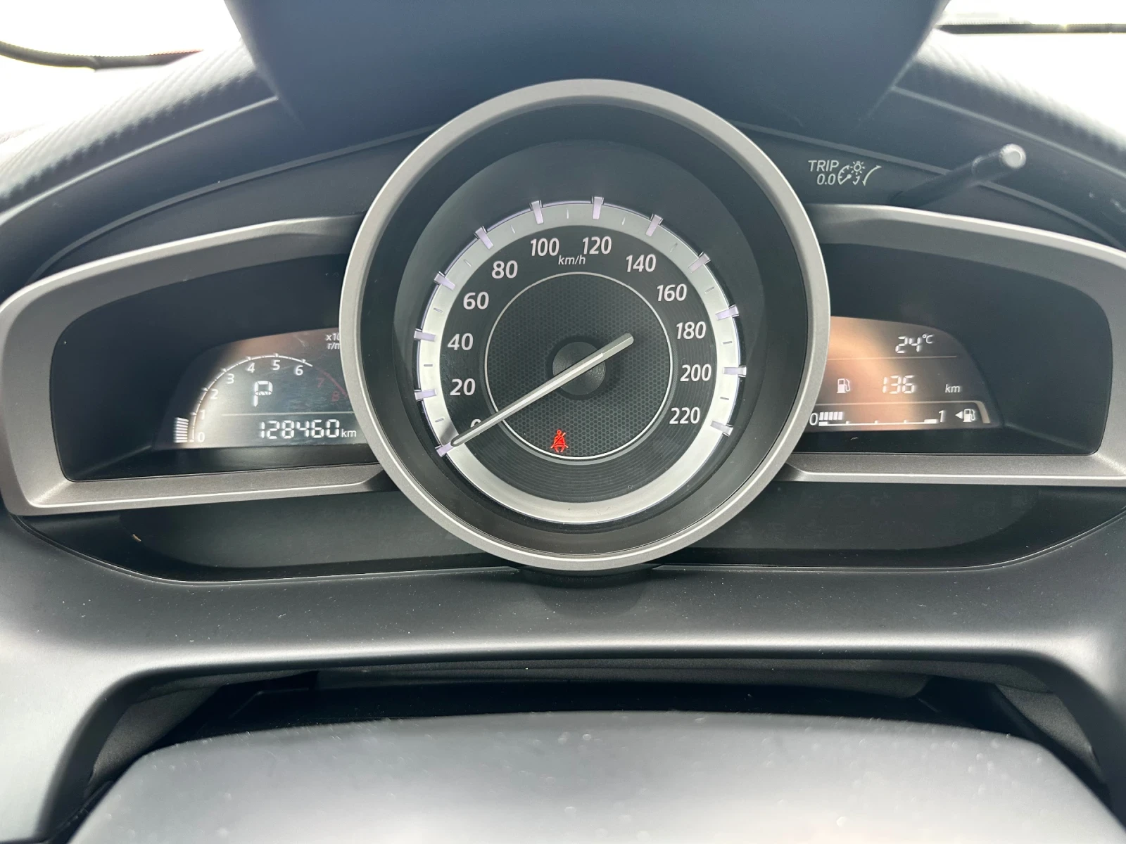 Mazda 2 1.5 i Skyacktiv Внос Швеицария, снимка 14 - Автомобили и джипове - 53945695