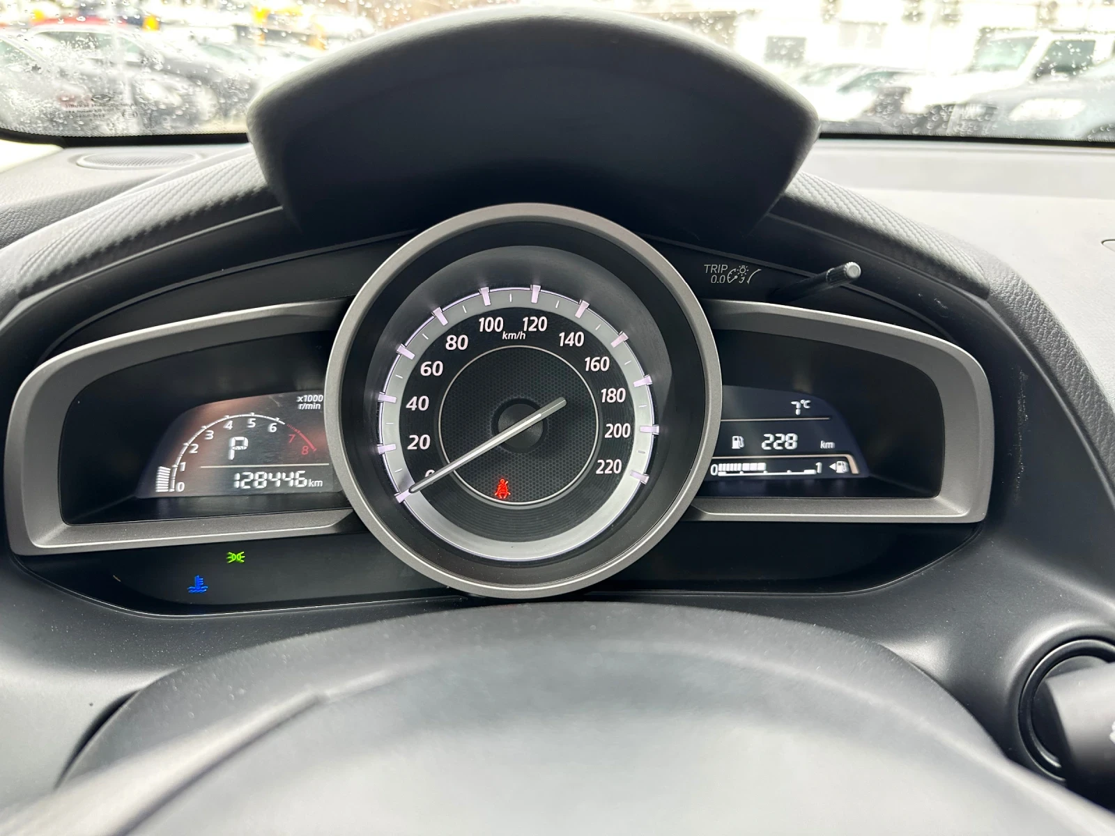 Mazda 2 1.5 i Skyacktiv Внос Швеицария, снимка 13 - Автомобили и джипове - 53945695