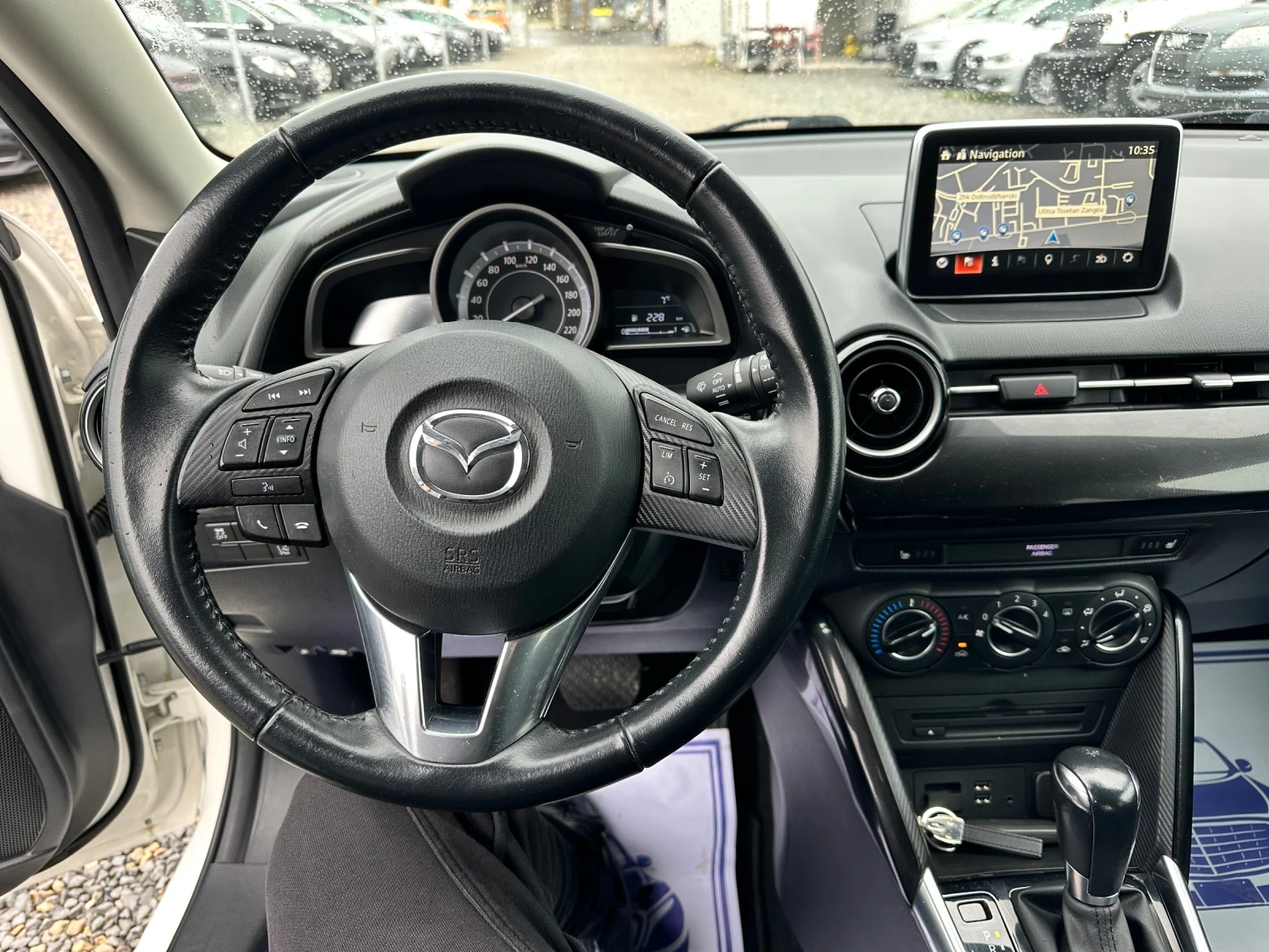 Mazda 2 1.5 i Skyacktiv Внос Швеицария, снимка 14 - Автомобили и джипове - 53945695