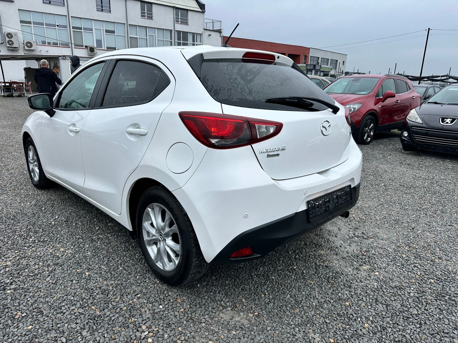 Mazda 2 1.5 i Skyacktiv Внос Швеицария, снимка 6 - Автомобили и джипове - 53945695