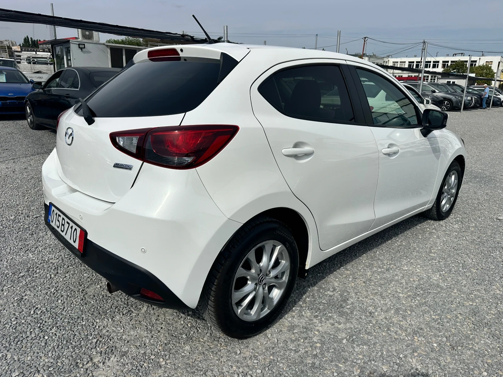 Mazda 2 1.5 i Skyacktiv Внос Швеицария, снимка 8 - Автомобили и джипове - 53945695