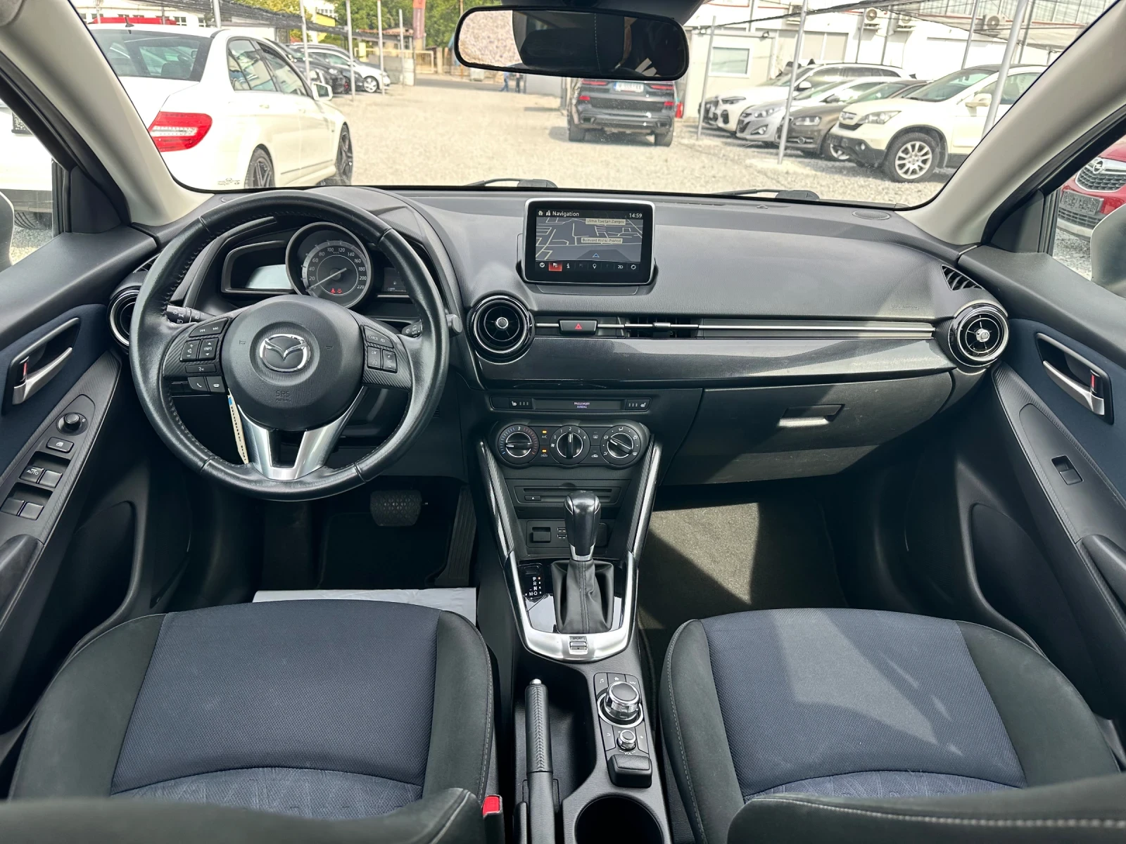 Mazda 2 1.5 i Skyacktiv Внос Швеицария, снимка 16 - Автомобили и джипове - 53945695