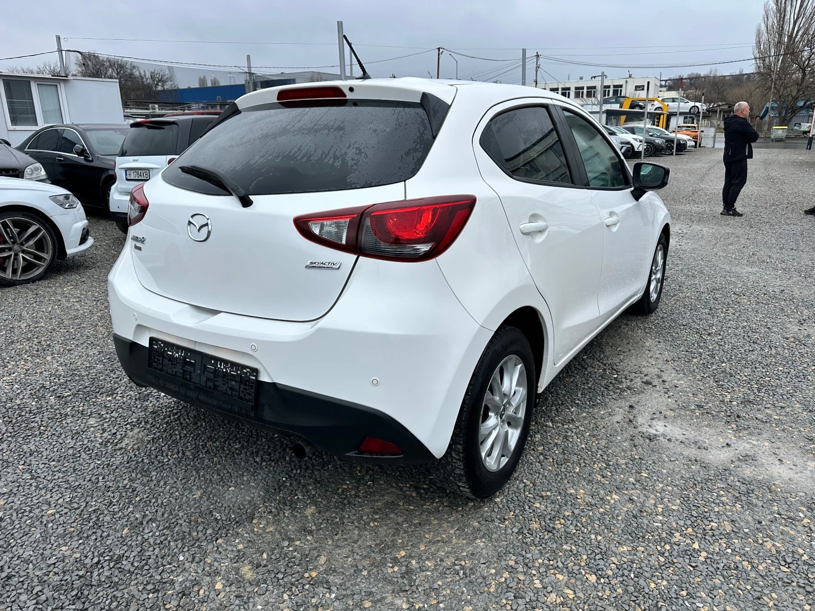 Mazda 2 1.5 i Skyacktiv Внос Швеицария, снимка 8 - Автомобили и джипове - 53945695