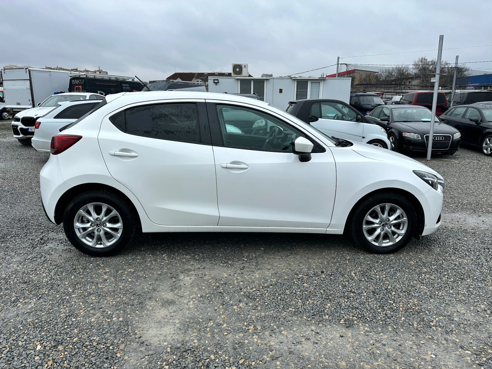 Mazda 2 1.5 i Skyacktiv Внос Швеицария, снимка 4 - Автомобили и джипове - 53945695