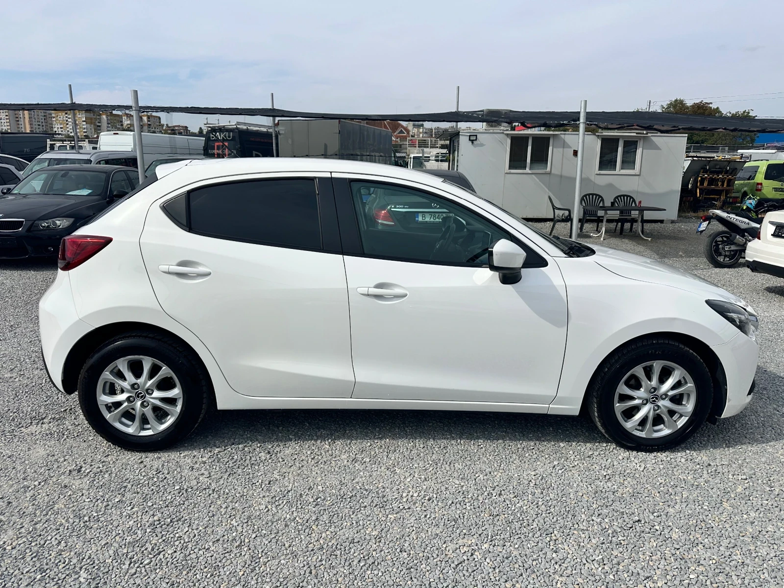 Mazda 2 1.5 i Skyacktiv Внос Швеицария, снимка 4 - Автомобили и джипове - 53945695
