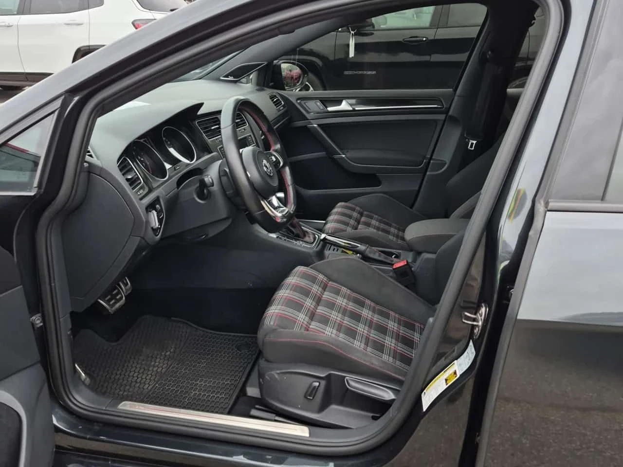 VW Golf * GTI* AUTOBAHN * ГЛАВНО ПРЕДСТАВИТЕЛСТВО* , снимка 7 - Автомобили и джипове - 54608872