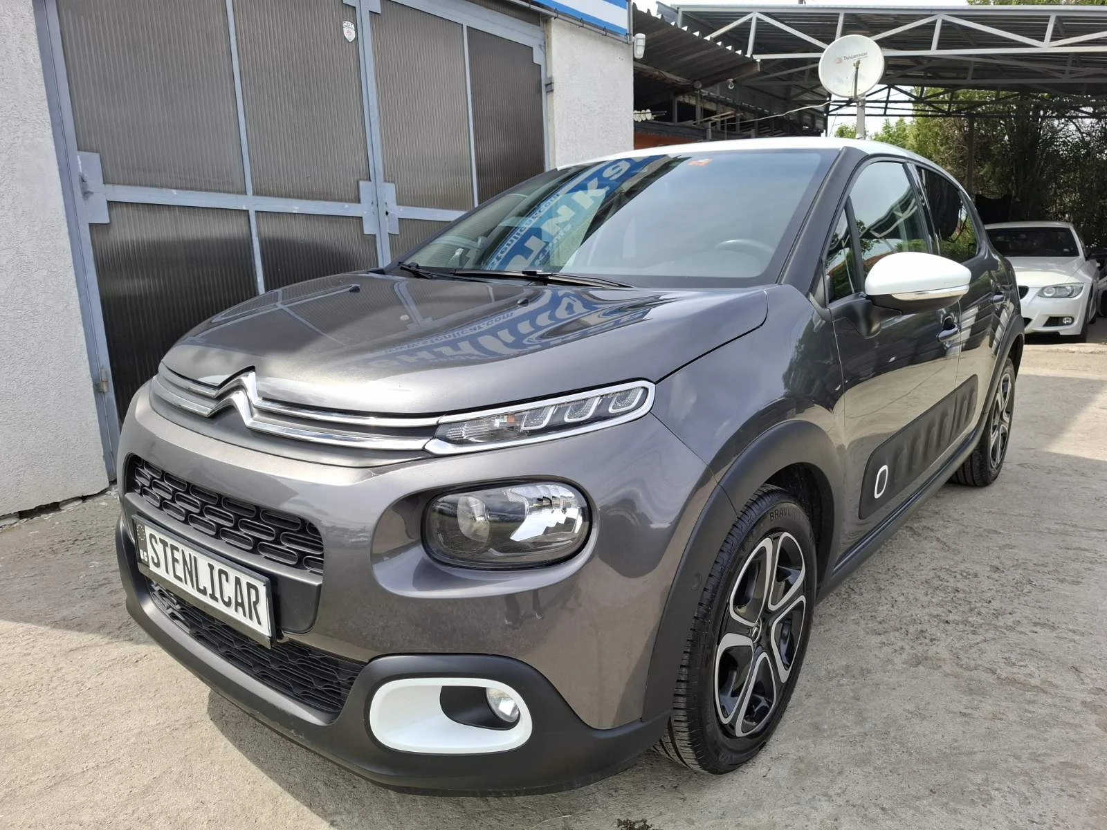 Citroen C3 1.2 PureTech Shine, снимка 3 - Автомобили и джипове - 54612042