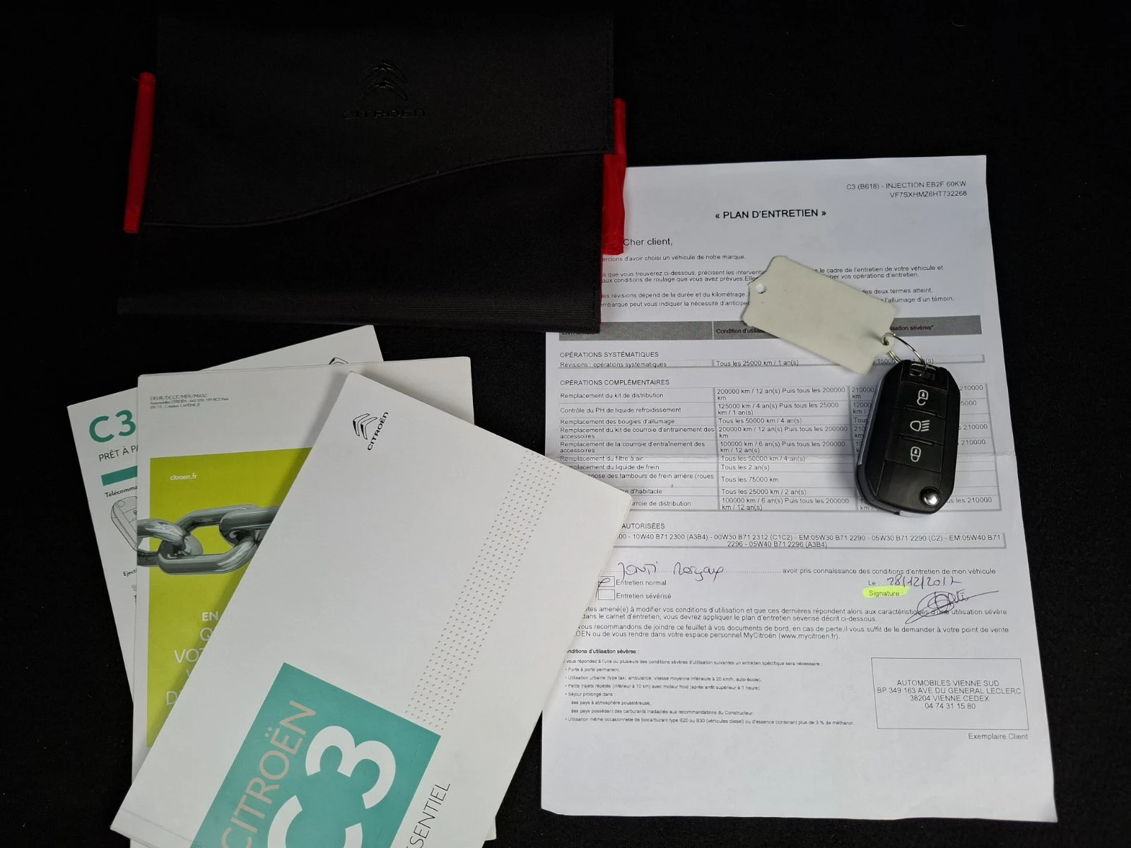 Citroen C3 1.2 PureTech Shine, снимка 13 - Автомобили и джипове - 54612042