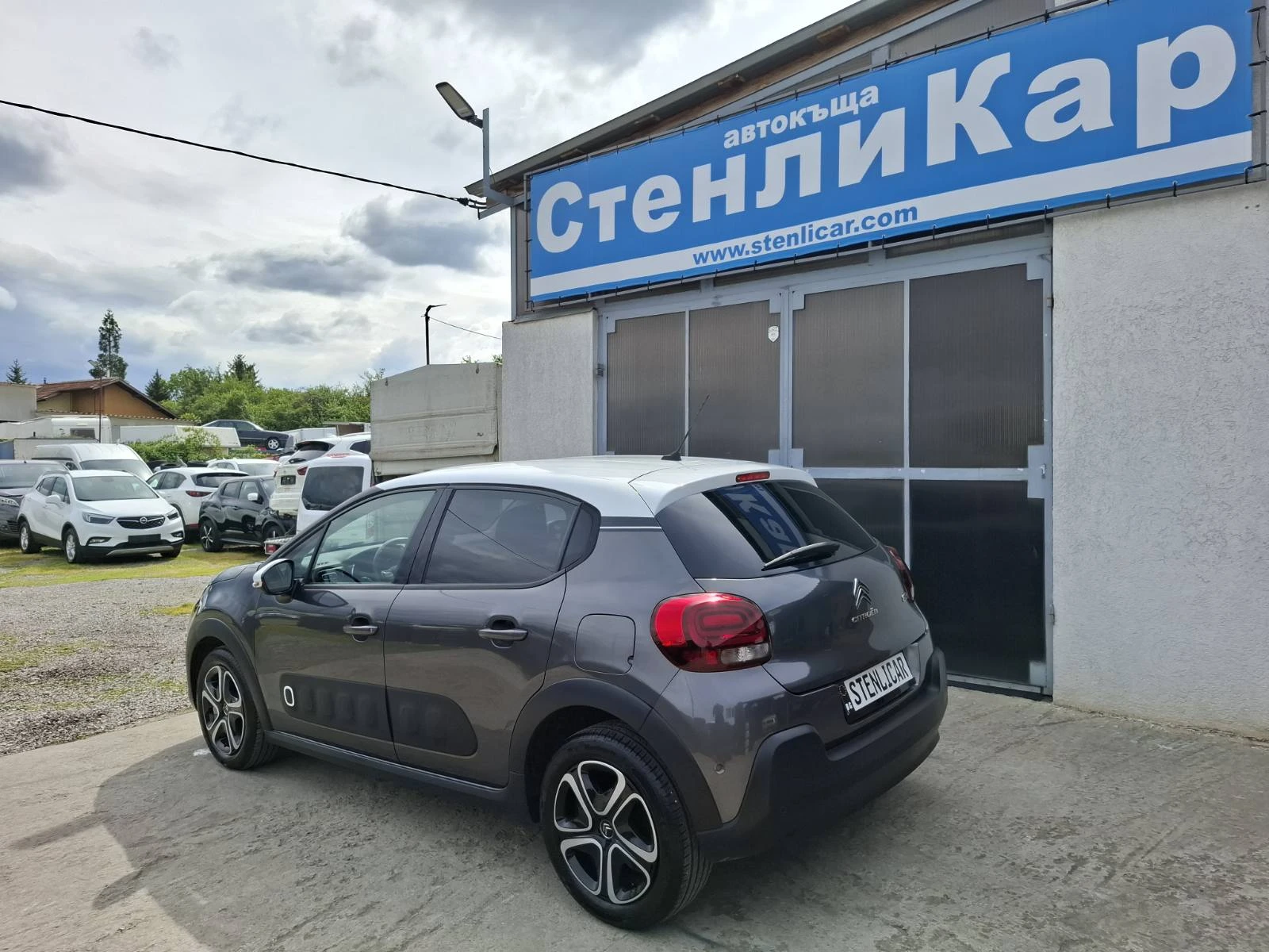 Citroen C3 1.2 PureTech Shine, снимка 2 - Автомобили и джипове - 54612042