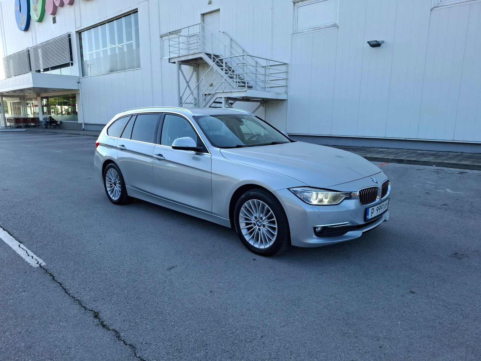 BMW 320 2.0D Navi XENON Автопилот, снимка 2 - Автомобили и джипове - 55182579