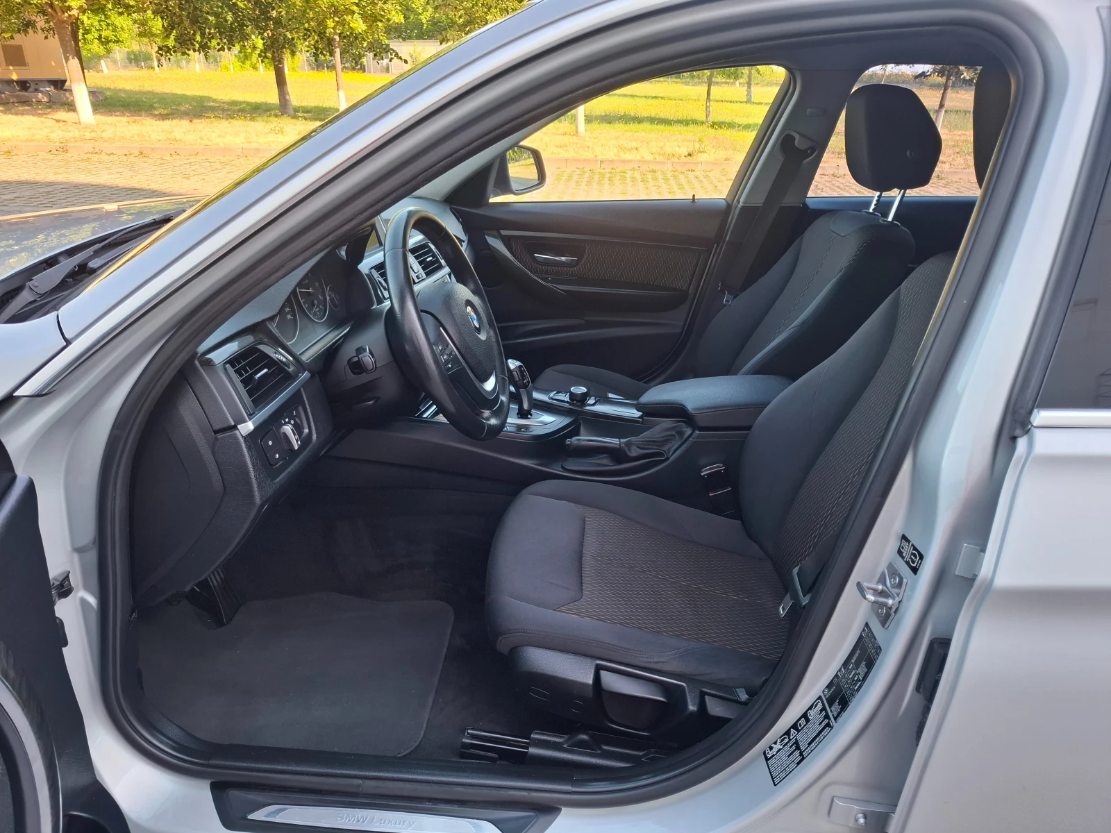 BMW 320 2.0D Navi XENON Автопилот, снимка 6 - Автомобили и джипове - 55182579