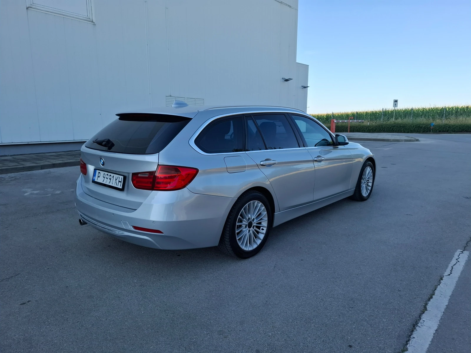 BMW 320 2.0D Navi XENON Автопилот, снимка 5 - Автомобили и джипове - 55182579