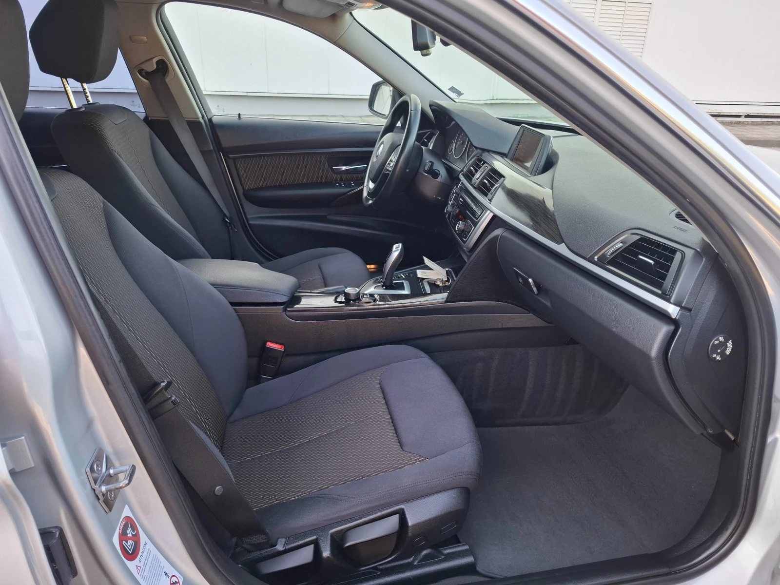 BMW 320 2.0D Navi XENON Автопилот, снимка 11 - Автомобили и джипове - 55182579