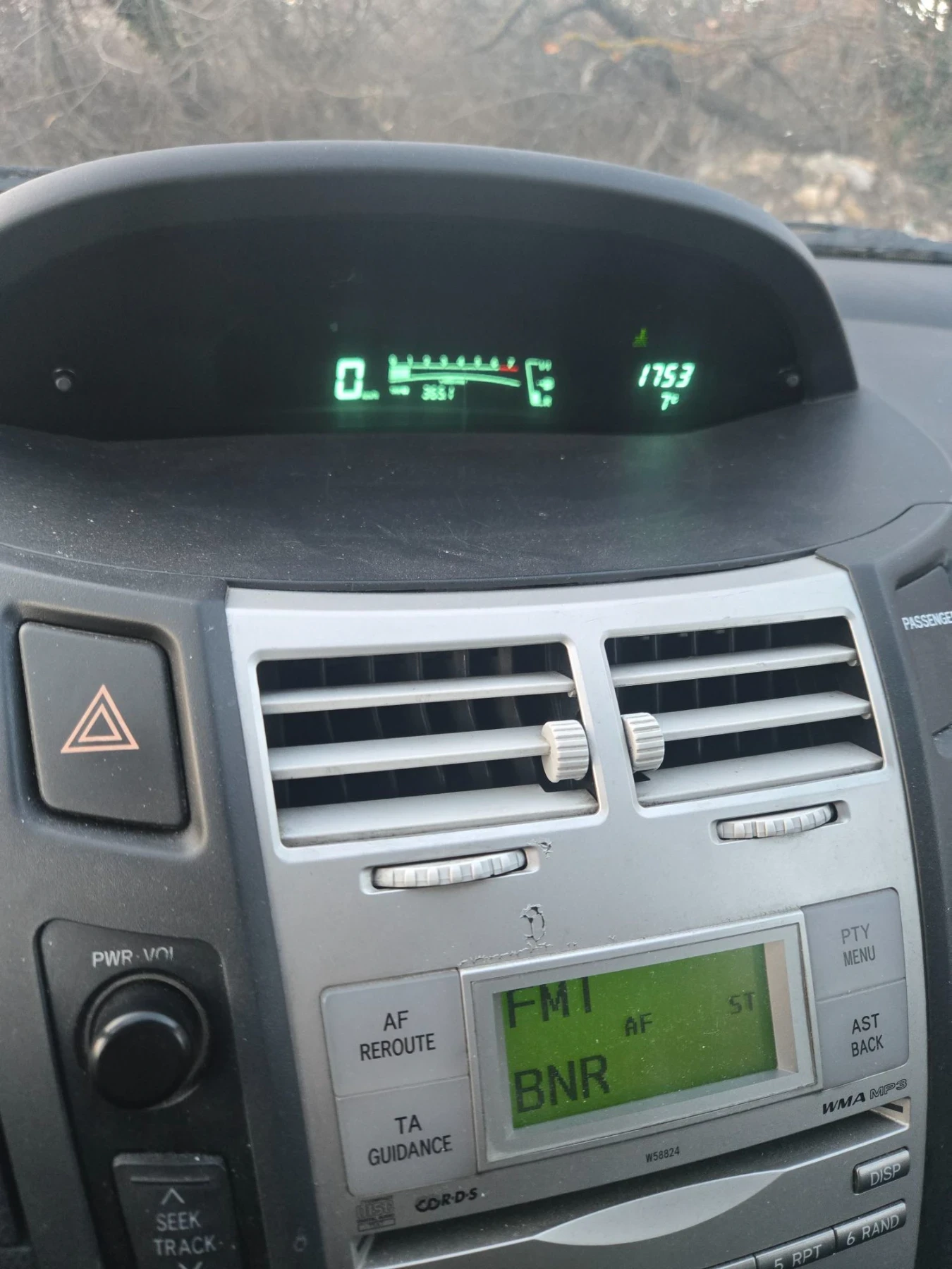Toyota Yaris 1.3 АГУ/Климатик, снимка 13 - Автомобили и джипове - 55292848