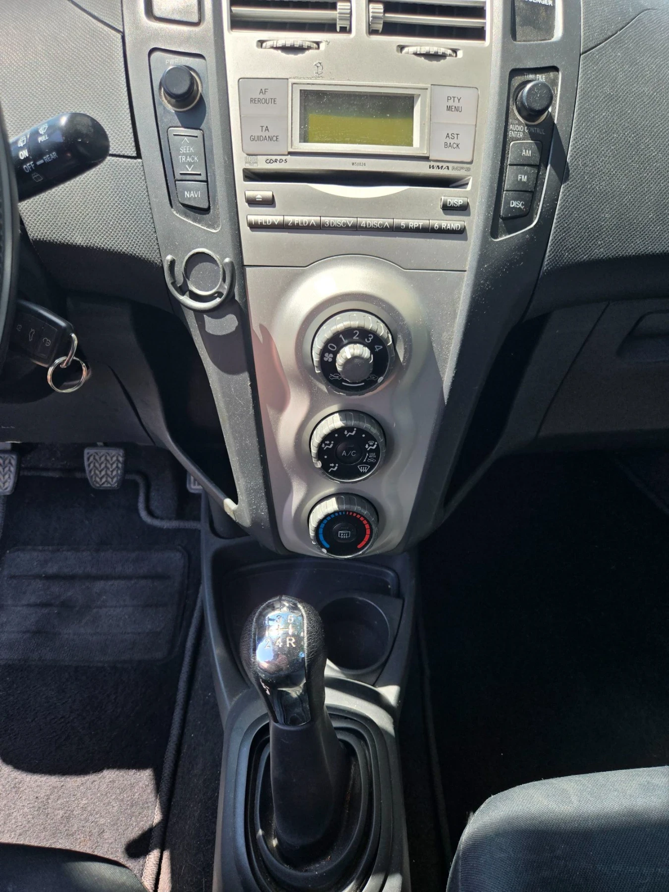 Toyota Yaris 1.3 АГУ/Климатик, снимка 11 - Автомобили и джипове - 55292848