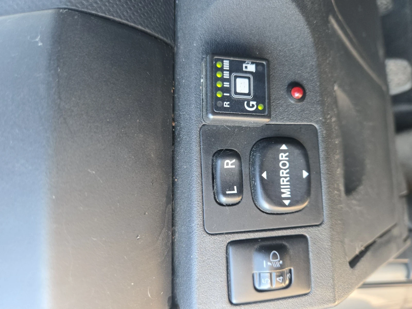 Toyota Yaris 1.3 АГУ/Климатик, снимка 7 - Автомобили и джипове - 55292848