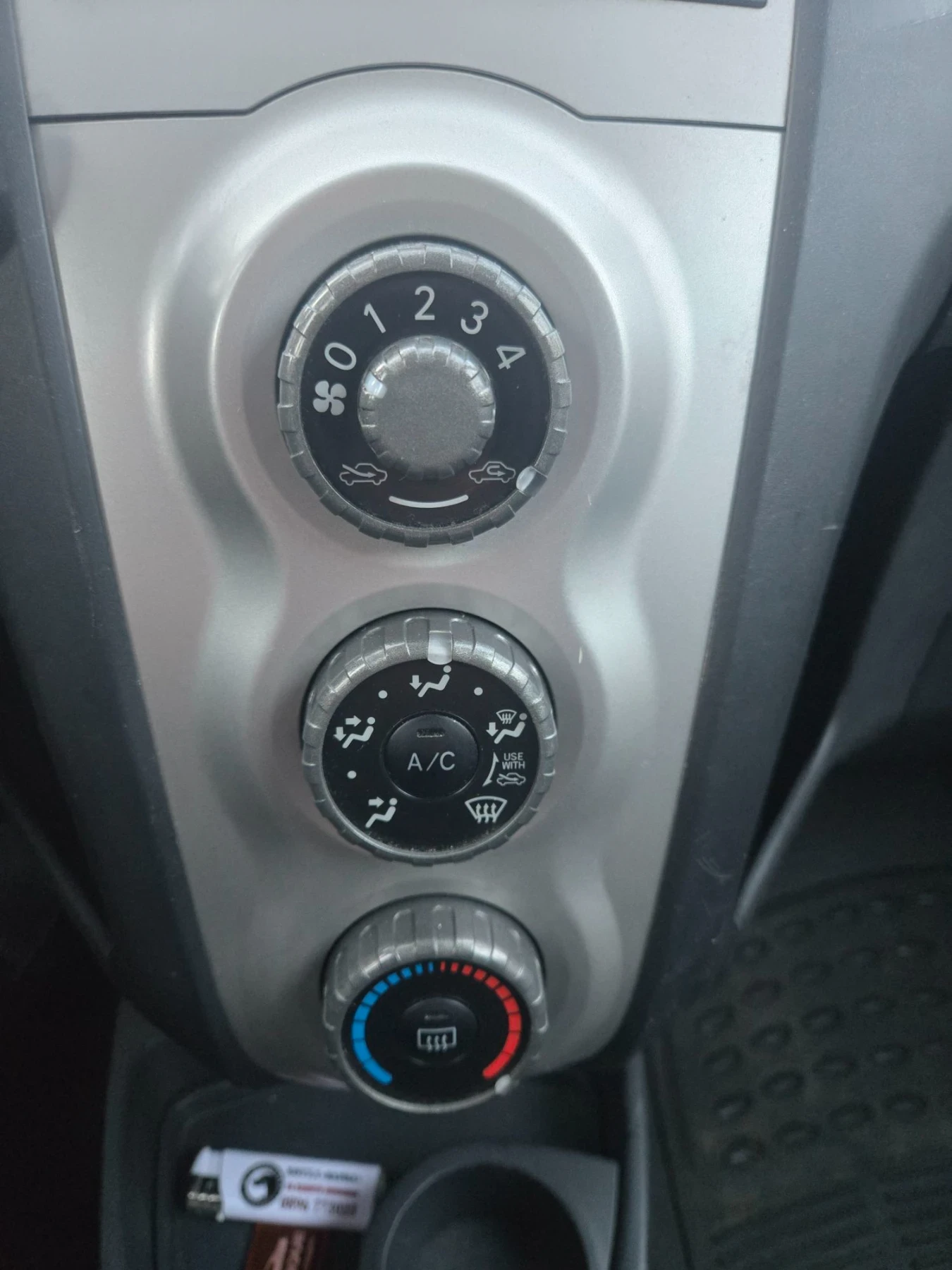 Toyota Yaris 1.3 АГУ/Климатик, снимка 12 - Автомобили и джипове - 55292848