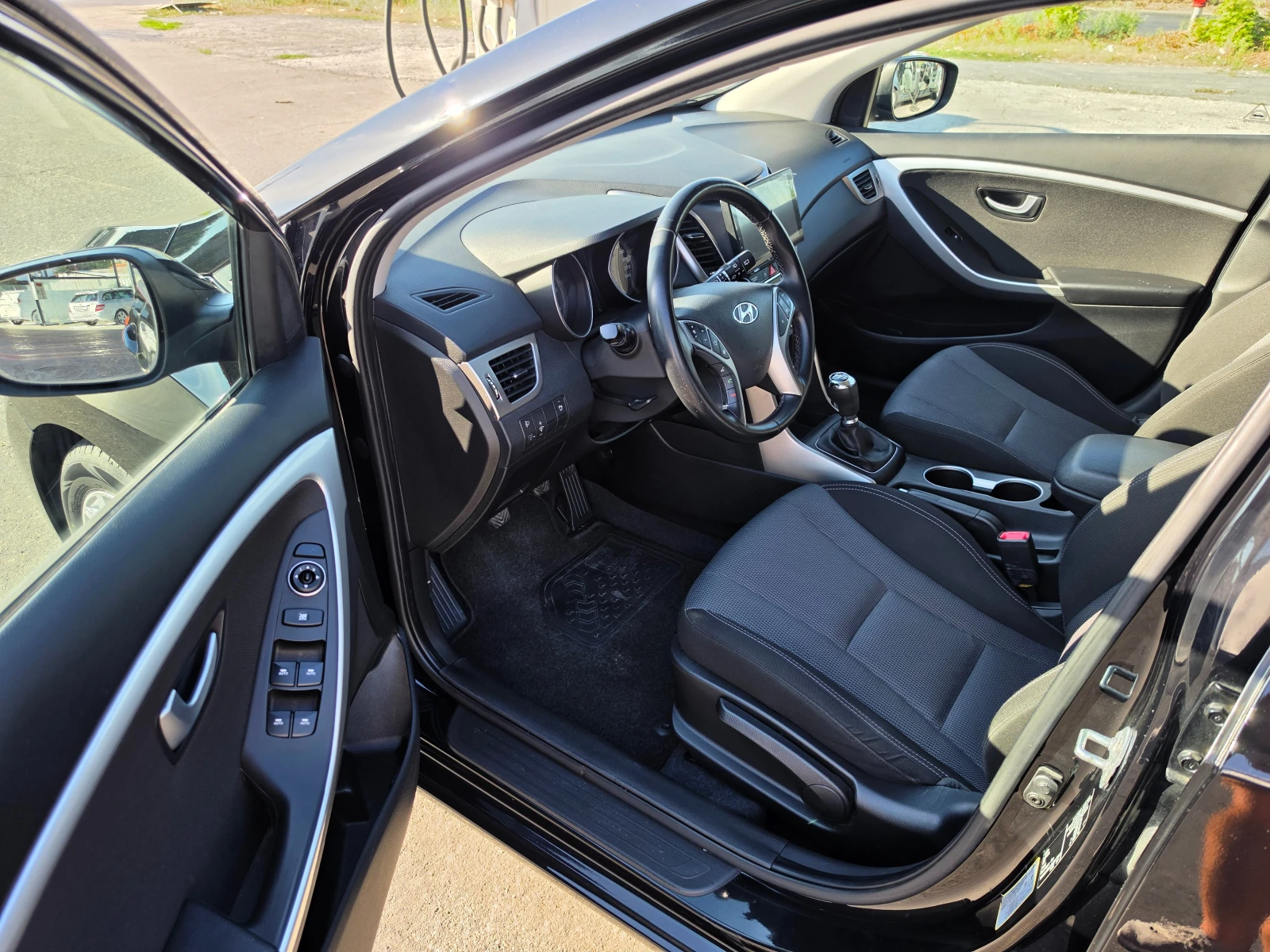 Hyundai I30 ПЕРФЕКТЕН, снимка 9 - Автомобили и джипове - 55852296