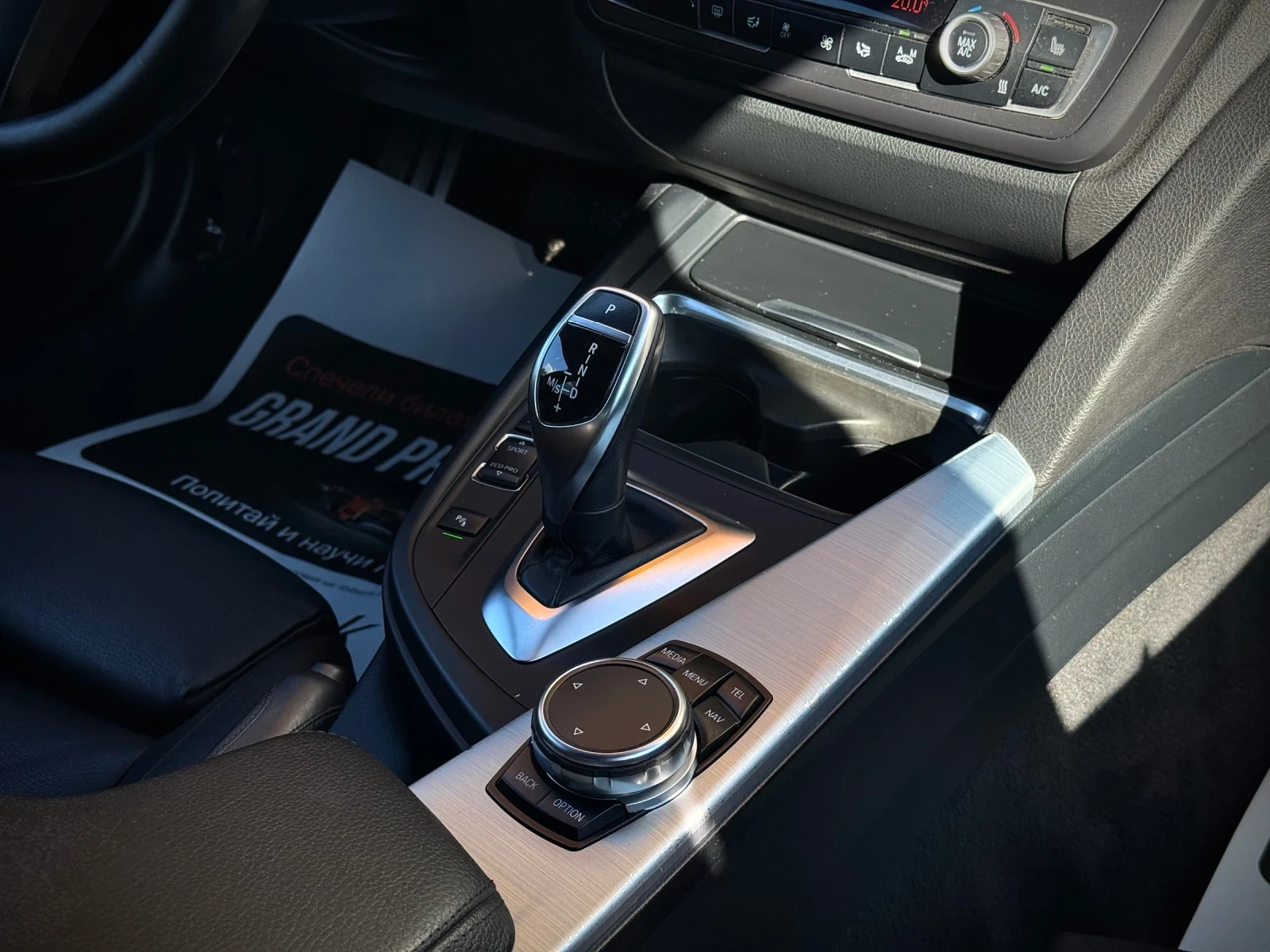 BMW 320 * Mpack* Keyless* HeadUp* Сменени Вериги* , снимка 11 - Автомобили и джипове - 56121330