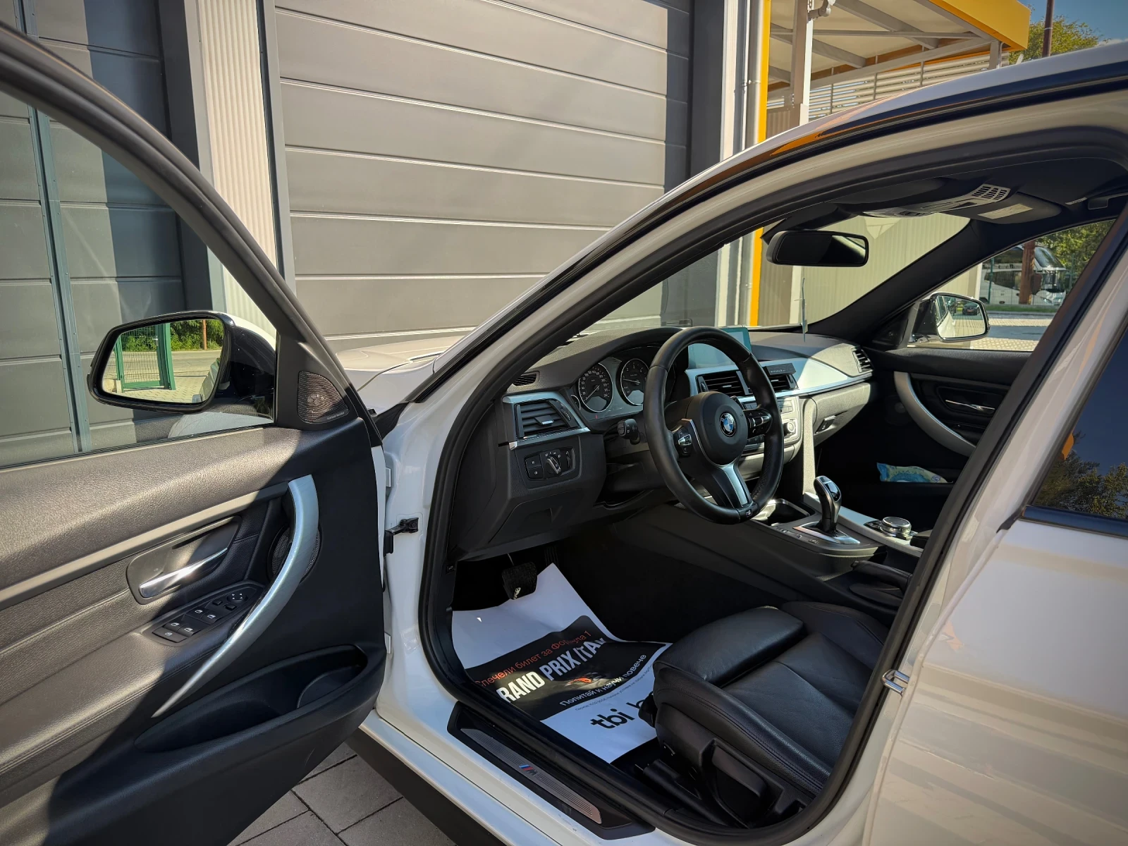 BMW 320 * Mpack* Keyless* HeadUp* Сменени Вериги* , снимка 7 - Автомобили и джипове - 56121330