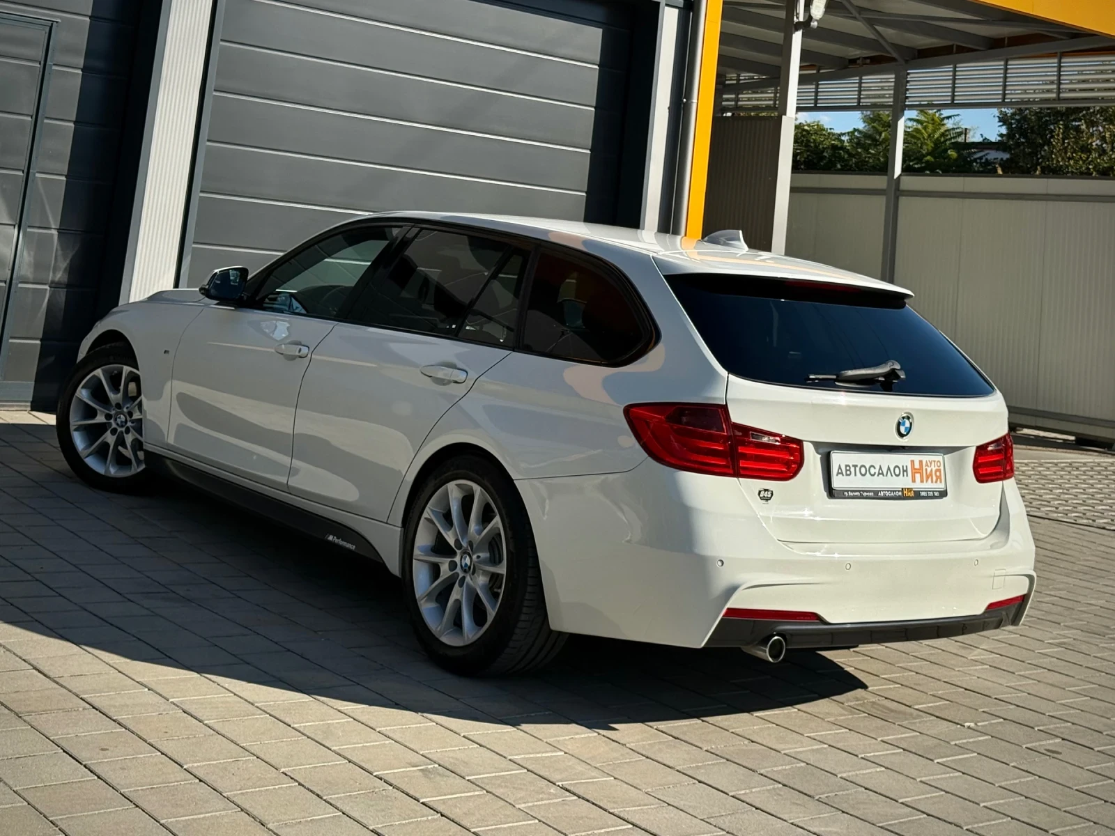 BMW 320 * Mpack* Keyless* HeadUp* Сменени Вериги* , снимка 5 - Автомобили и джипове - 56121330