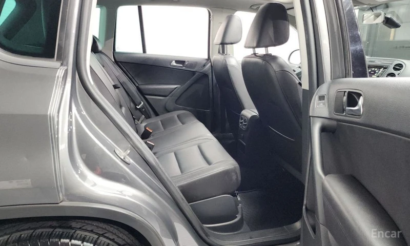 VW Tiguan, снимка 12 - Автомобили и джипове - 53230192