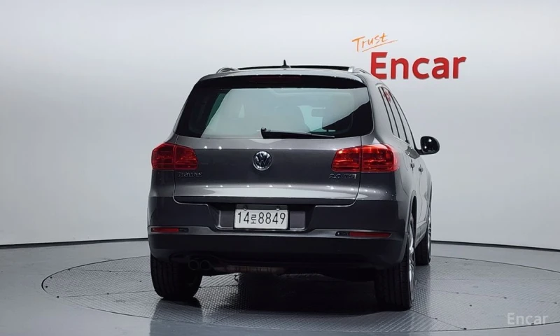 VW Tiguan, снимка 4 - Автомобили и джипове - 53230192