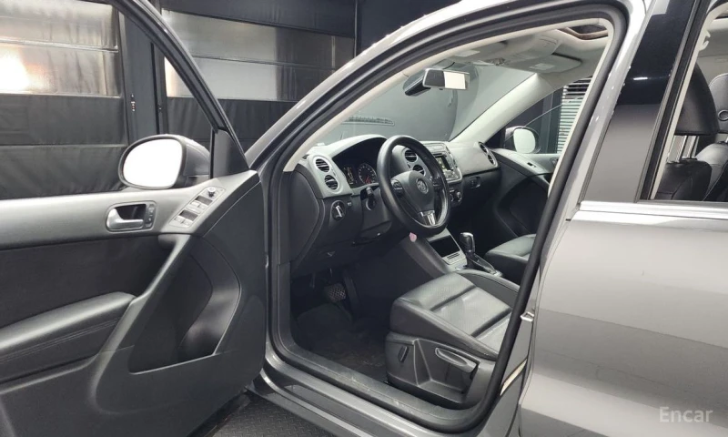 VW Tiguan, снимка 10 - Автомобили и джипове - 53230192