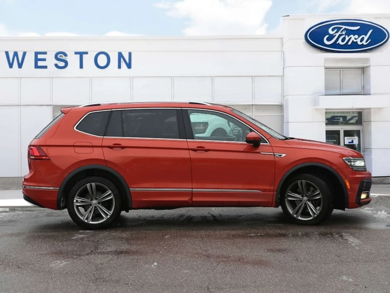 VW Tiguan  R-Line | AWD | Pano Roof | Leather Seats , снимка 7 - Автомобили и джипове - 53341333