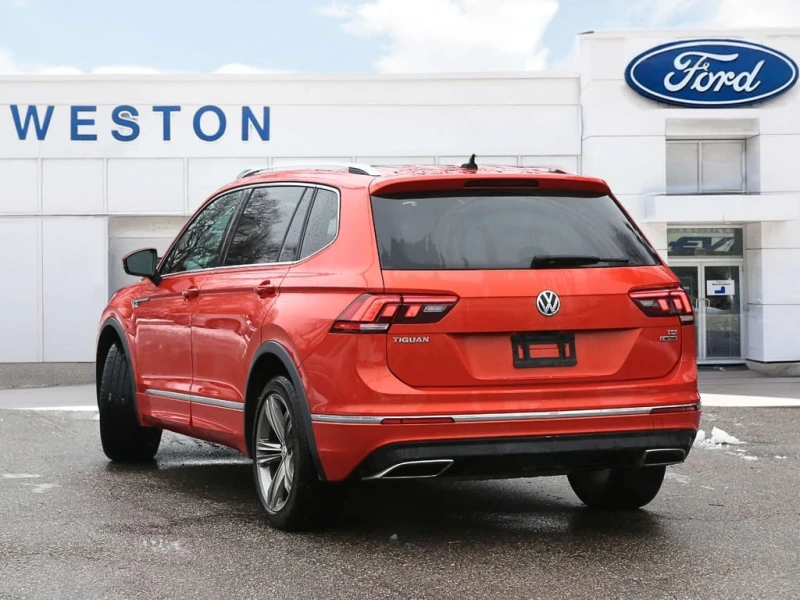 VW Tiguan  R-Line | AWD | Pano Roof | Leather Seats , снимка 3 - Автомобили и джипове - 53341333