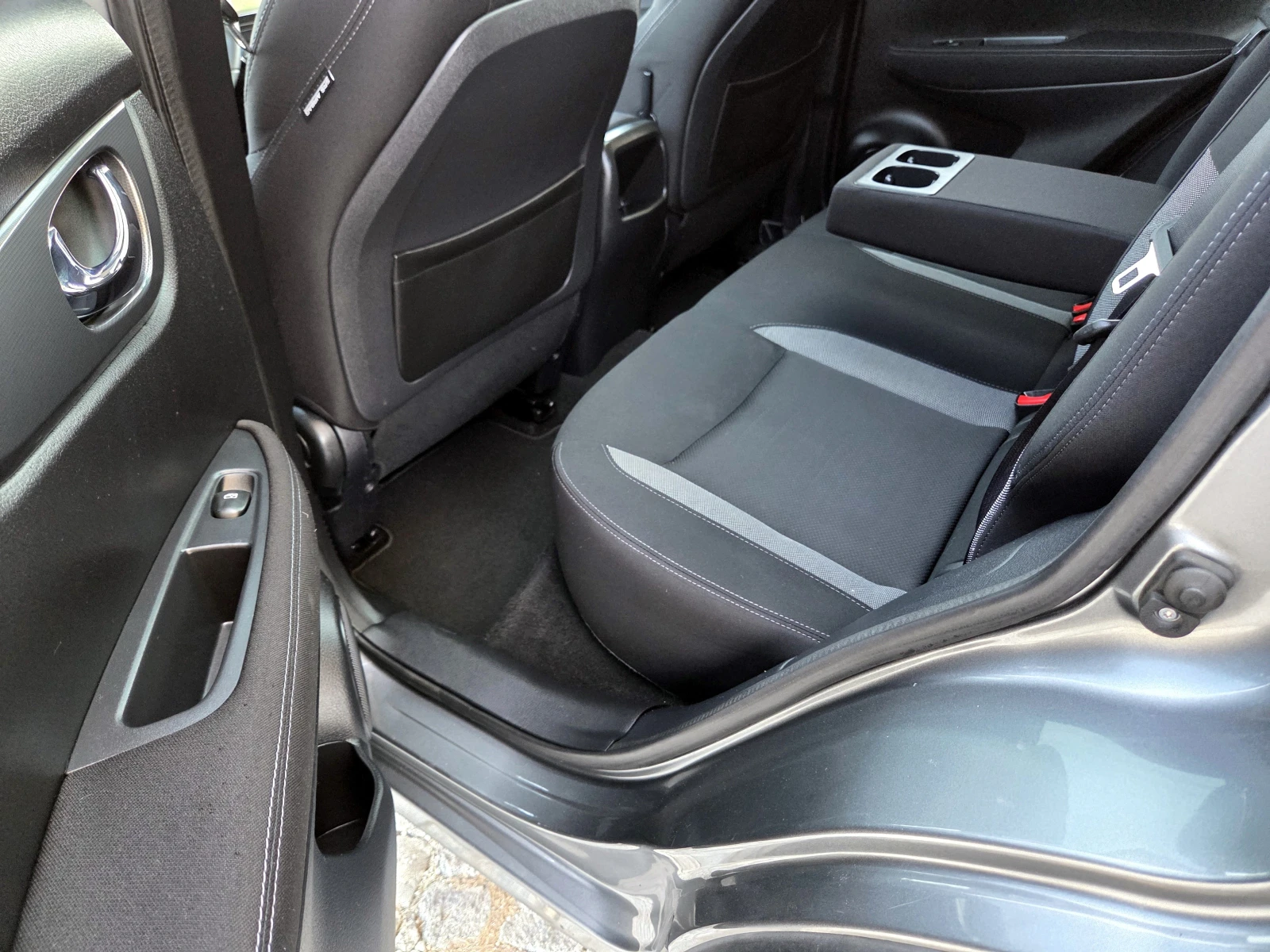 Nissan Qashqai 1.6DCI АВТОМАТИК PANO/NAVI/KEY LESS/CAMERA-360, снимка 11 - Автомобили и джипове - 53845669