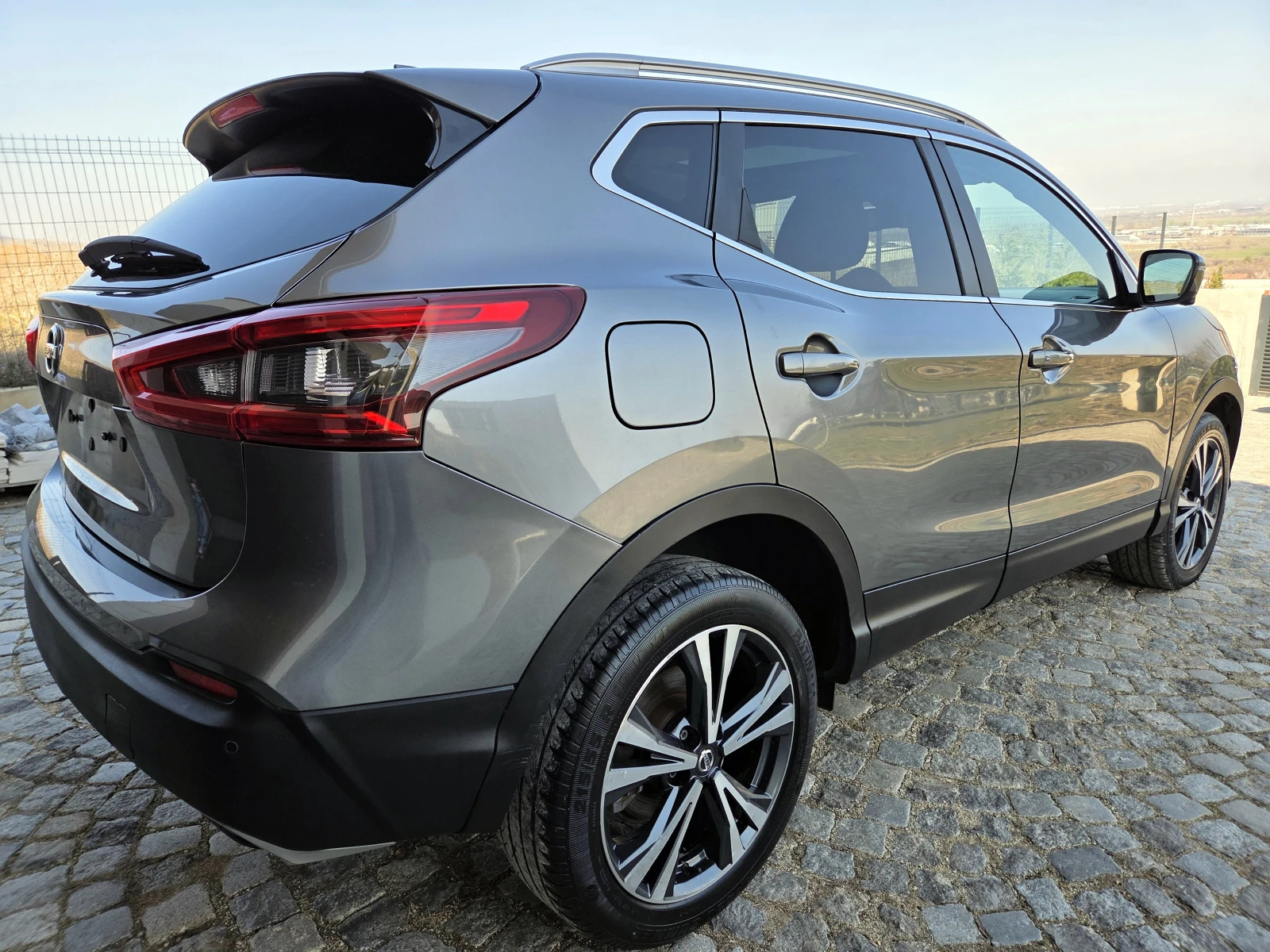 Nissan Qashqai 1.6DCI АВТОМАТИК PANO/NAVI/KEY LESS/CAMERA-360, снимка 6 - Автомобили и джипове - 53845669