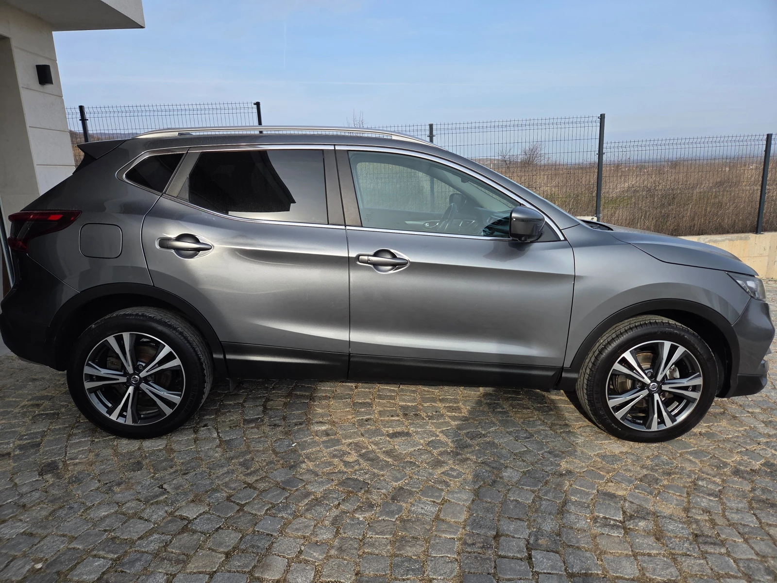 Nissan Qashqai 1.6DCI АВТОМАТИК PANO/NAVI/KEY LESS/CAMERA-360, снимка 4 - Автомобили и джипове - 53948916