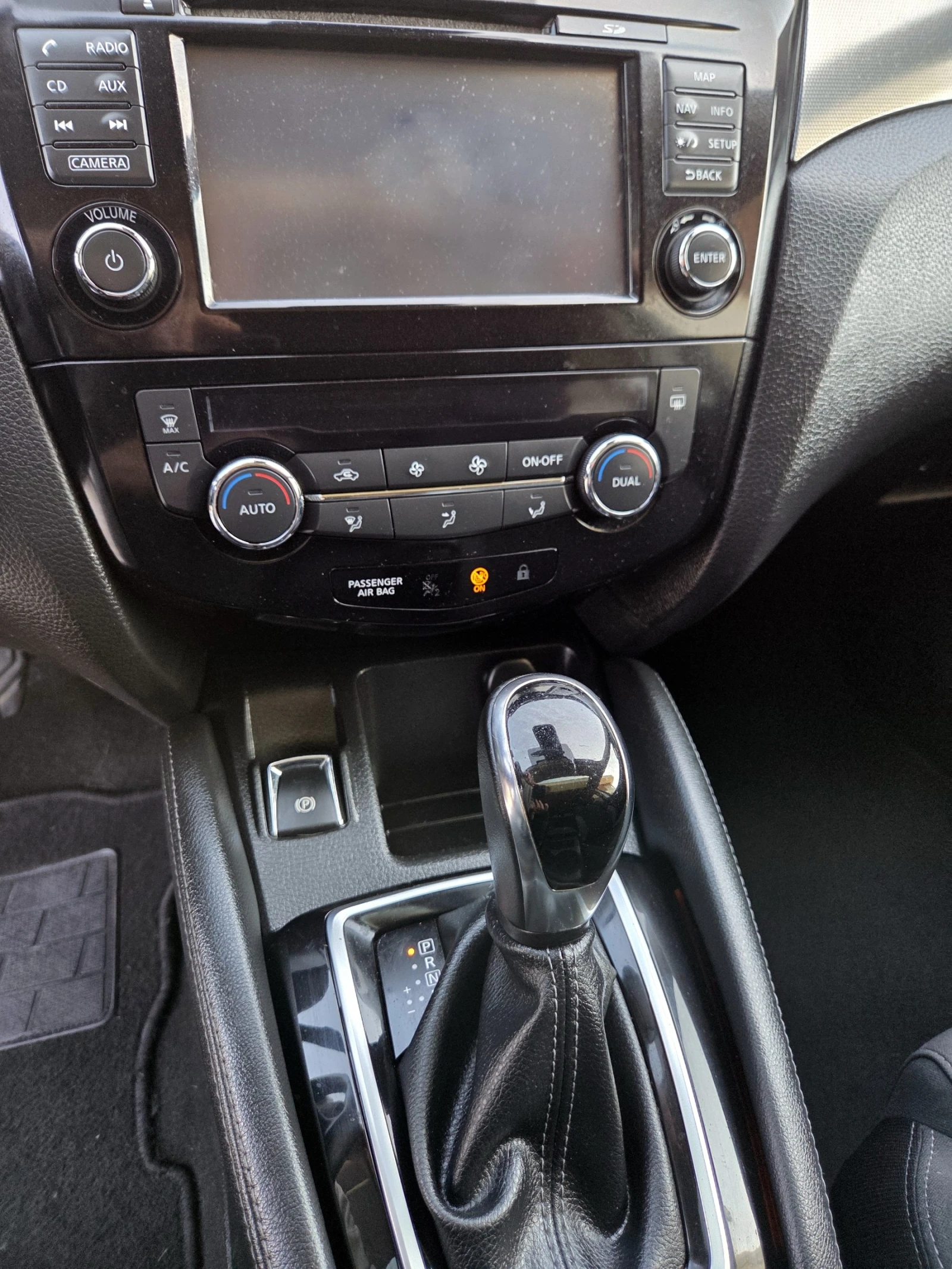 Nissan Qashqai 1.6DCI АВТОМАТИК PANO/NAVI/KEY LESS/CAMERA-360, снимка 15 - Автомобили и джипове - 53845669