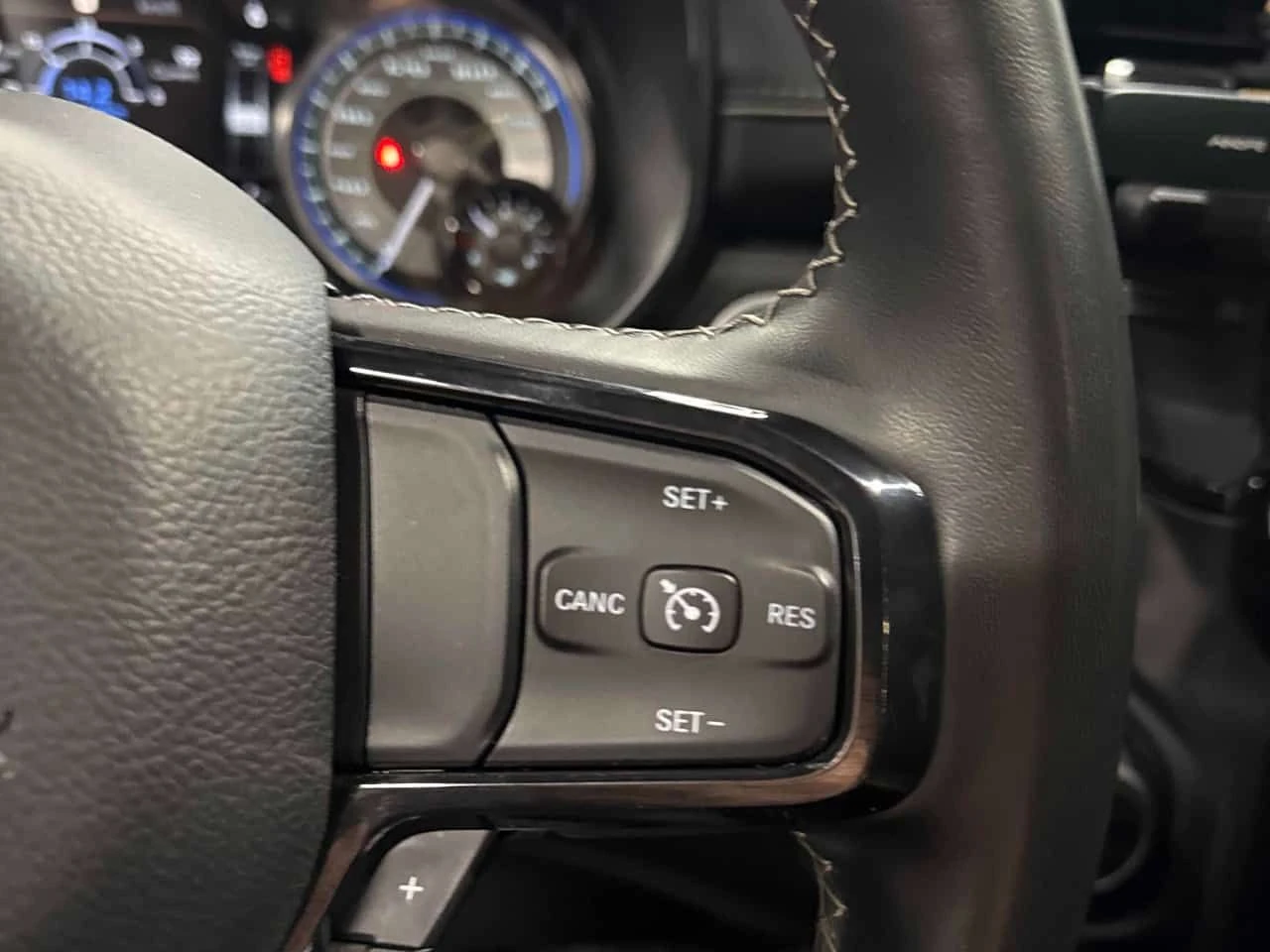 Dodge RAM 1500  Limited /DISTRONIC/ОБДУХВАНЕ/ ВЪЗДУХ, снимка 12 - Автомобили и джипове - 53923478