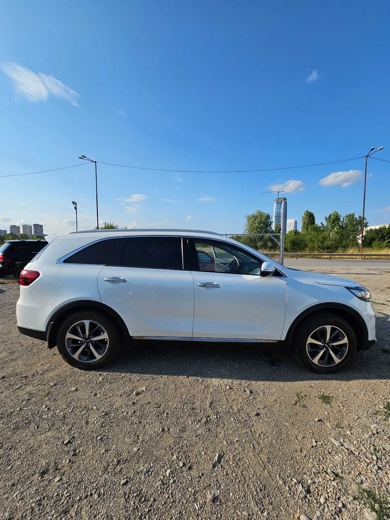 Kia Sorento Налична в България, снимка 3 - Автомобили и джипове - 55452015