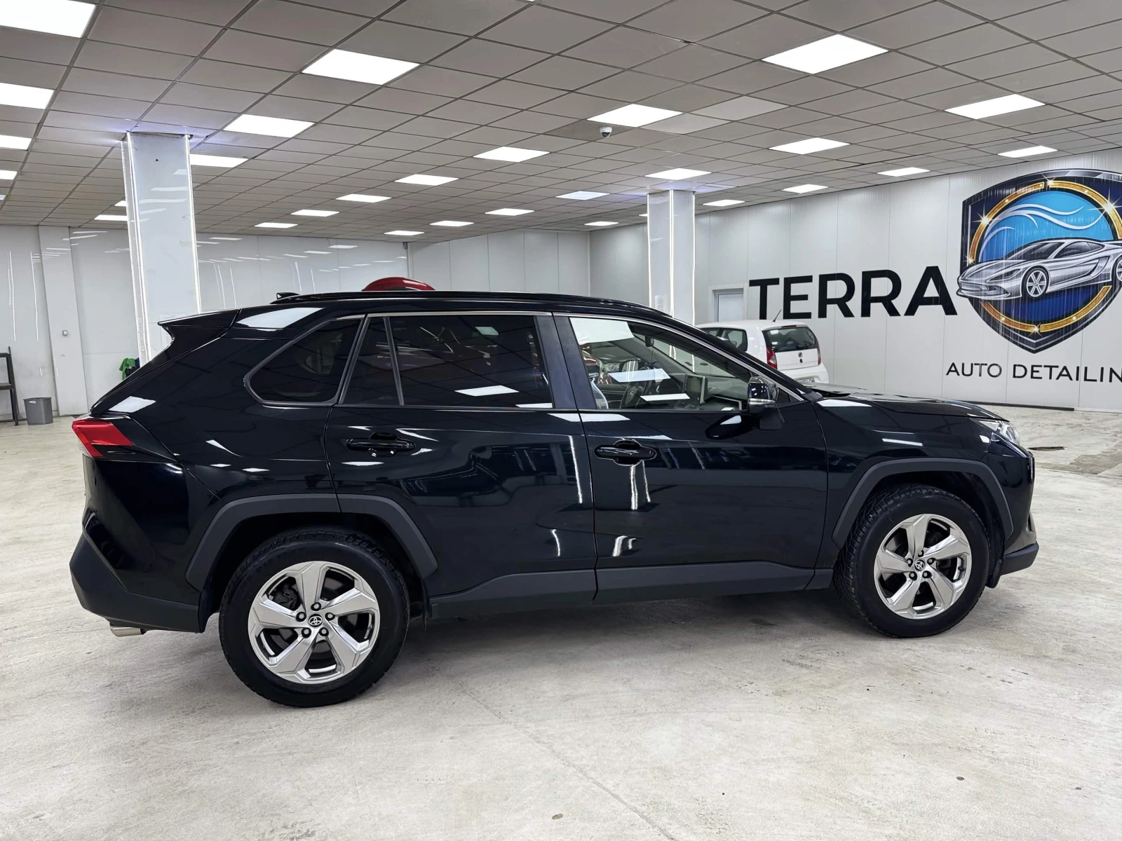 Toyota Rav4 Бензин/4x4/Lane Assist/Distonic/Камера, снимка 10 - Автомобили и джипове - 55571912