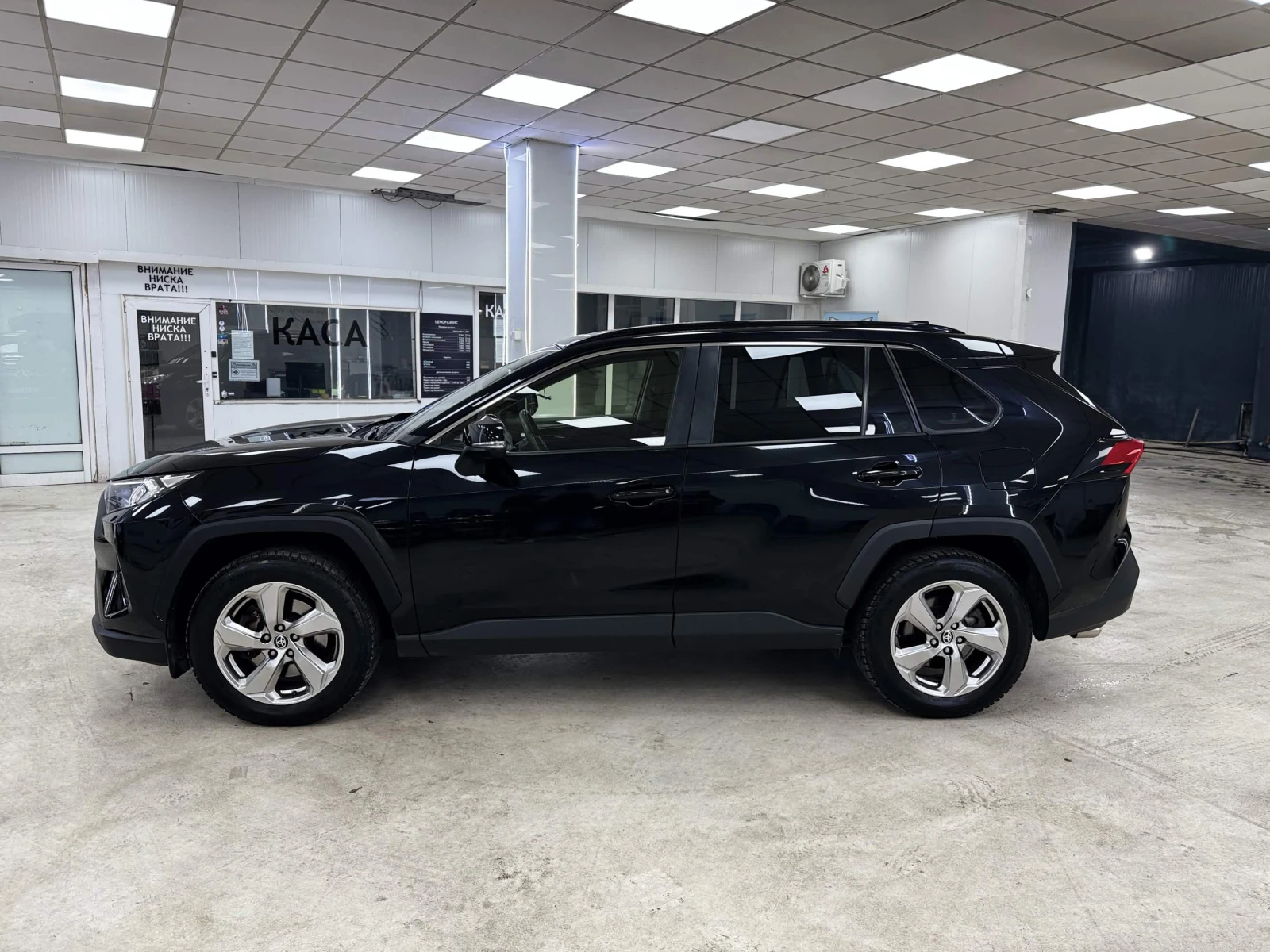Toyota Rav4 Бензин/4x4/Lane Assist/Distonic/Камера, снимка 5 - Автомобили и джипове - 55571912