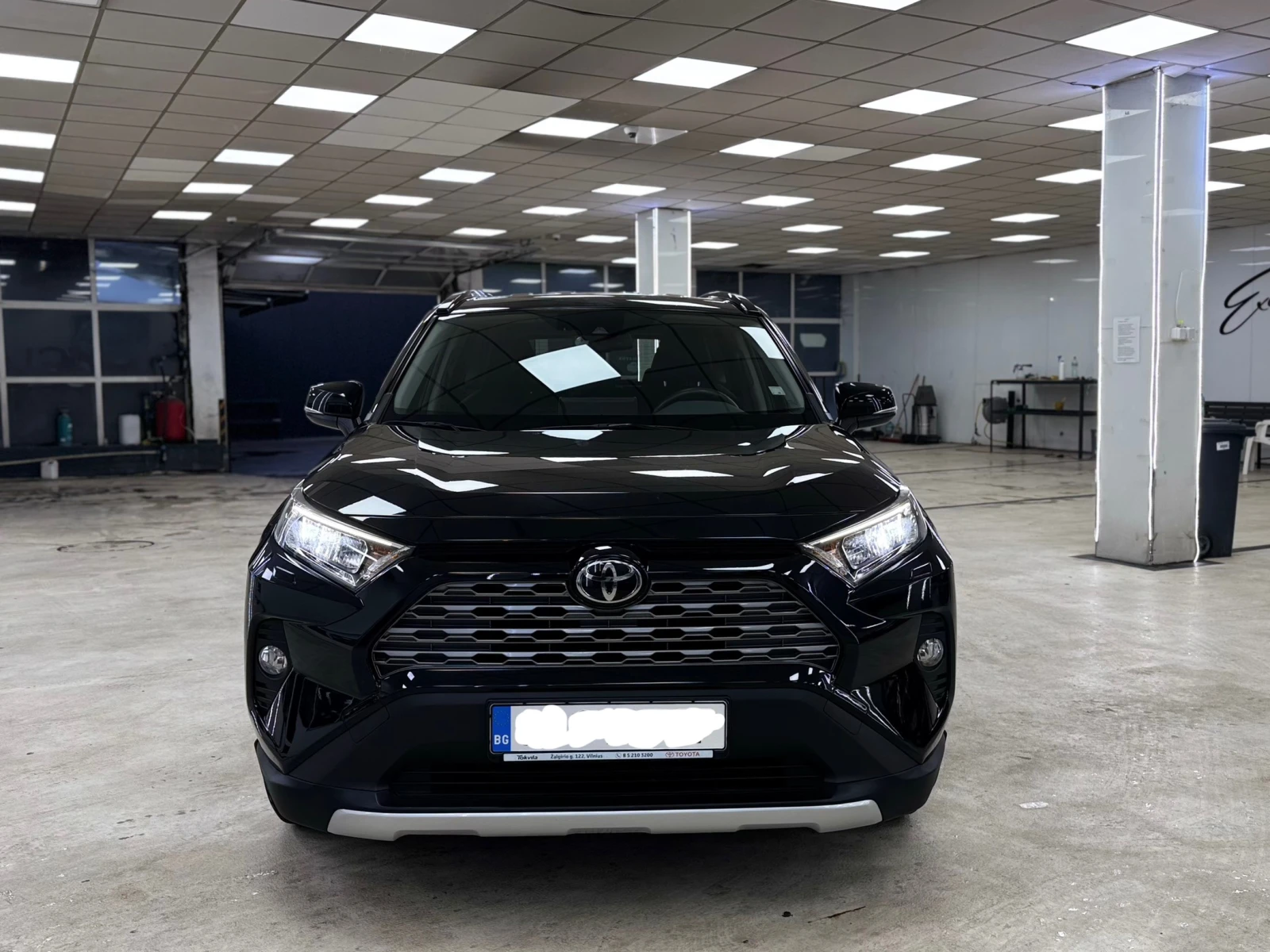 Toyota Rav4 Бензин/4x4/Lane Assist/Distonic/Камера, снимка 2 - Автомобили и джипове - 55571912